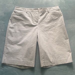 🔴 NWOT ladies Size 8 Charter Club seersucker pinstriped Bermuda shorts tan/white